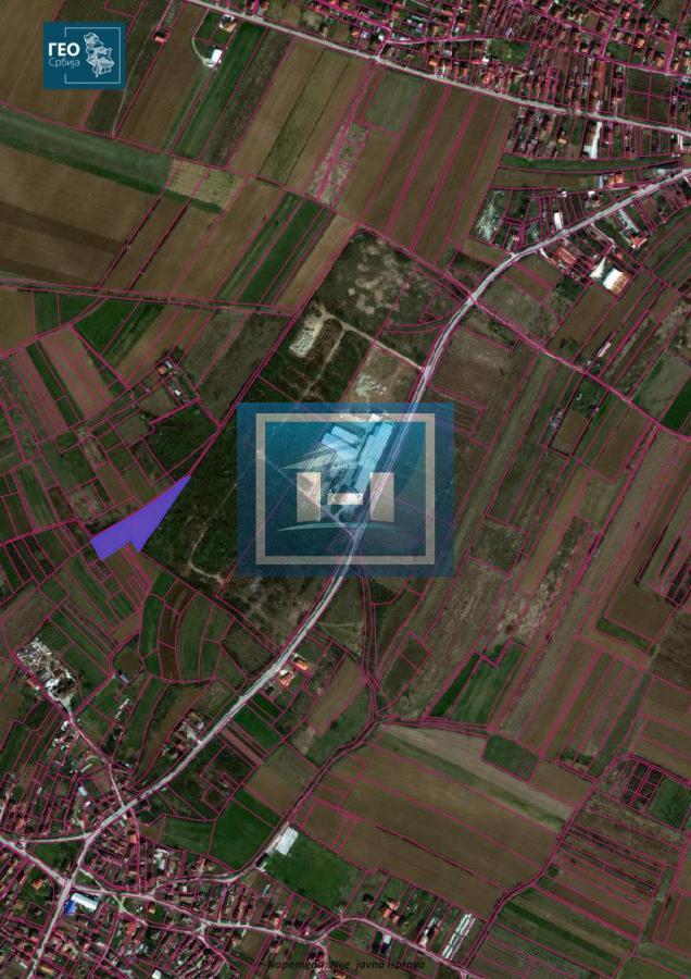 Prelepa parcela blizu glavnog puta 7