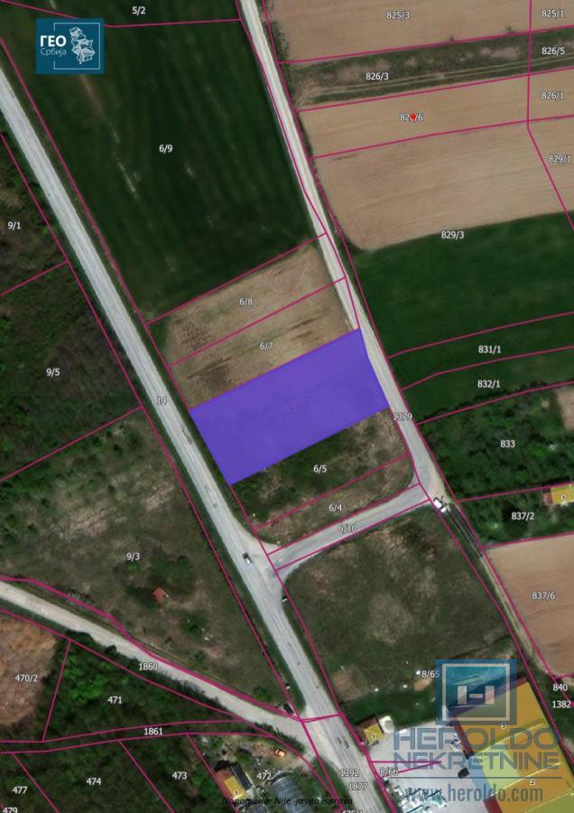 Prelepa parcela uz glavni put 1