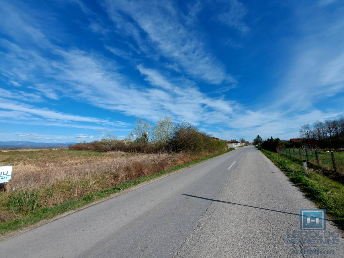 Prelepa parcela uz glavni put 3