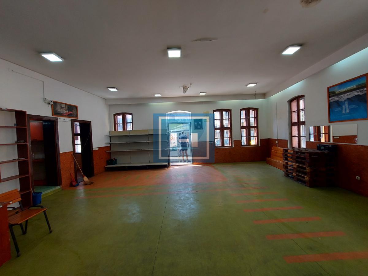 Razrađen poslovni prostor od 109m2 u širem centru 1