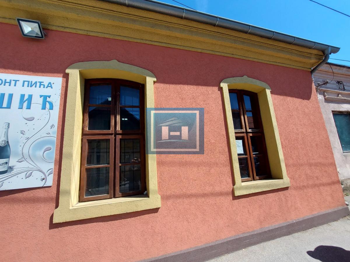 Razrađen poslovni prostor od 109m2 u širem centru 11