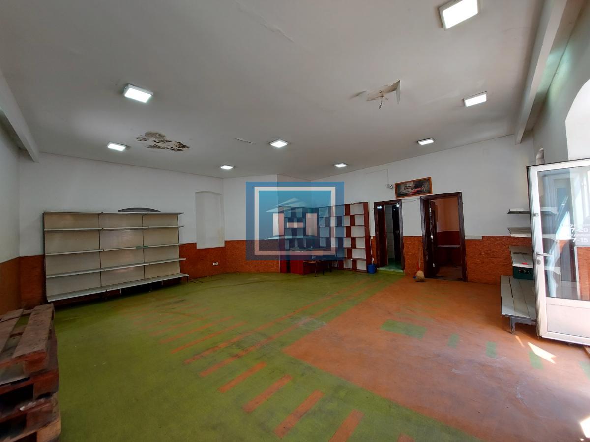 Razrađen poslovni prostor od 109m2 u širem centru 2