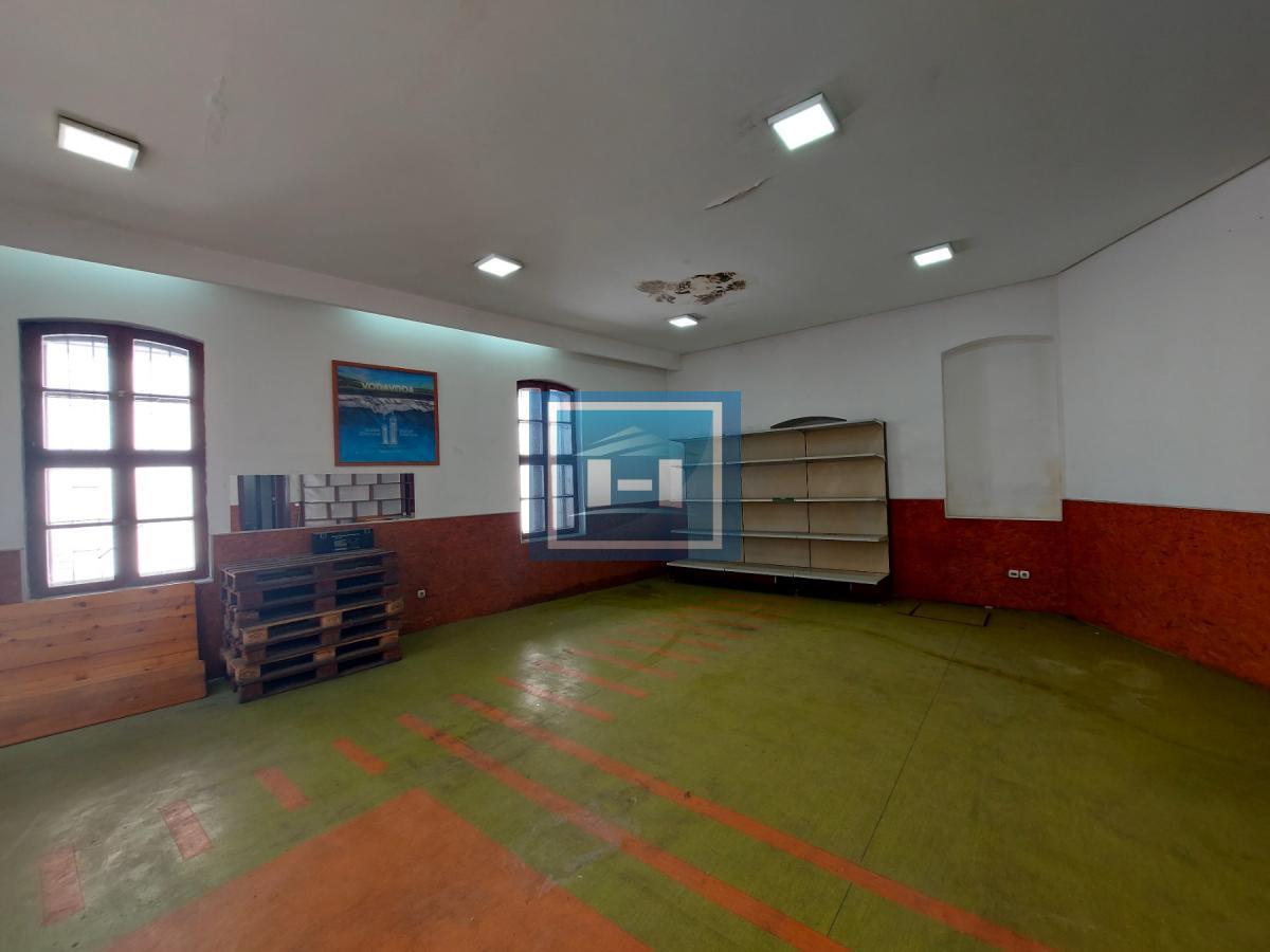 Razrađen poslovni prostor od 109m2 u širem centru 4