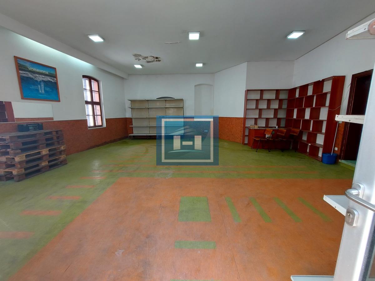 Razrađen poslovni prostor od 109m2 u širem centru 5