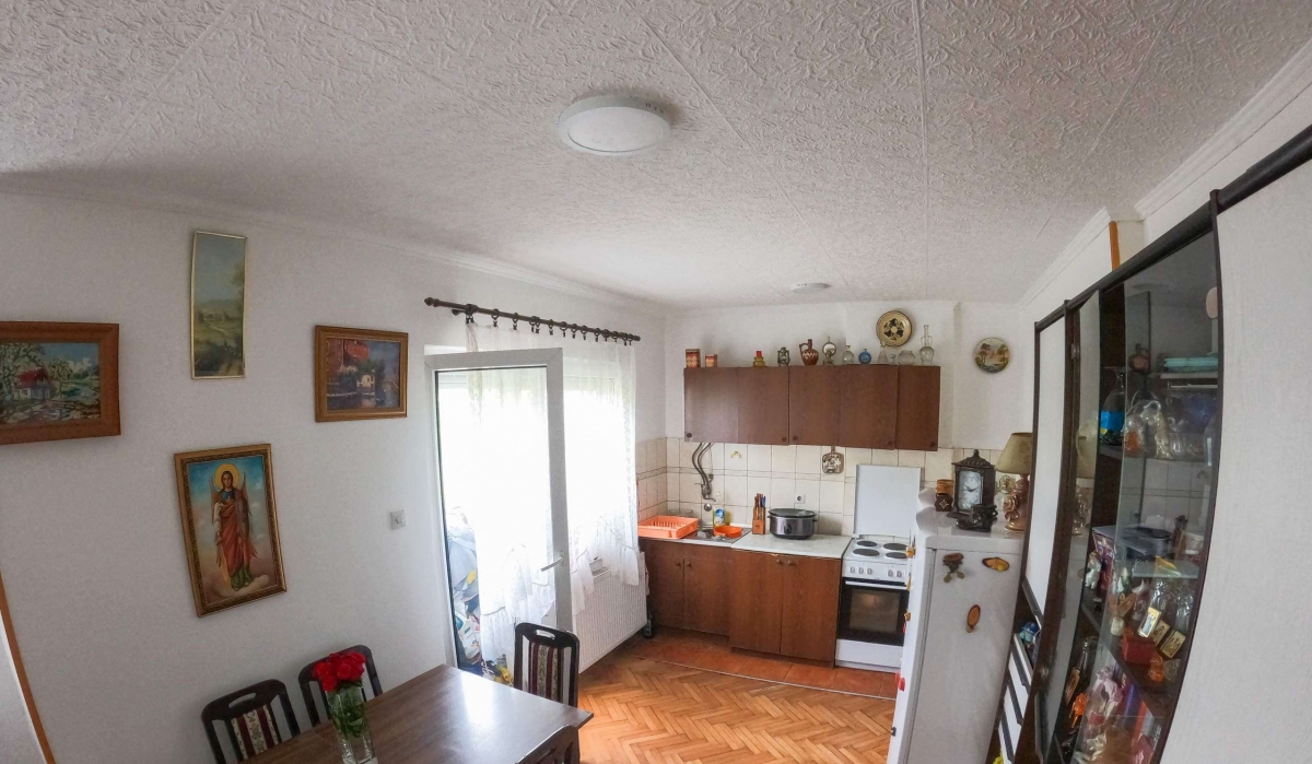 SATELITSKA PIJACA, 50 m2, Dvosoban može Kredit 1