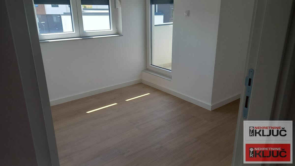 SREMSKA KAMENICA, 70m2, Četvorosoban, Nov 11