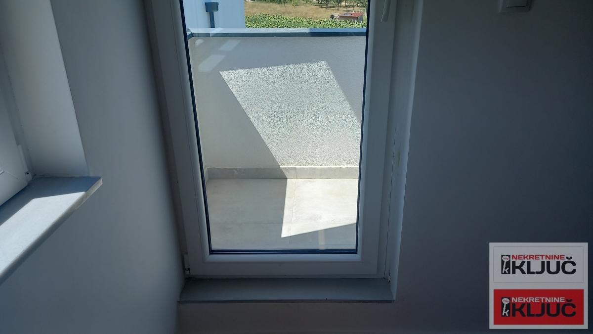 SREMSKA KAMENICA, 70m2, Četvorosoban, Nov 12