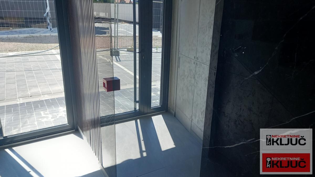 SREMSKA KAMENICA, 70m2, Četvorosoban, Nov 13