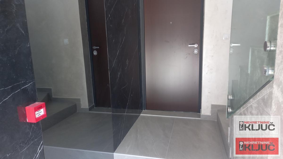 SREMSKA KAMENICA, 70m2, Četvorosoban, Nov 14