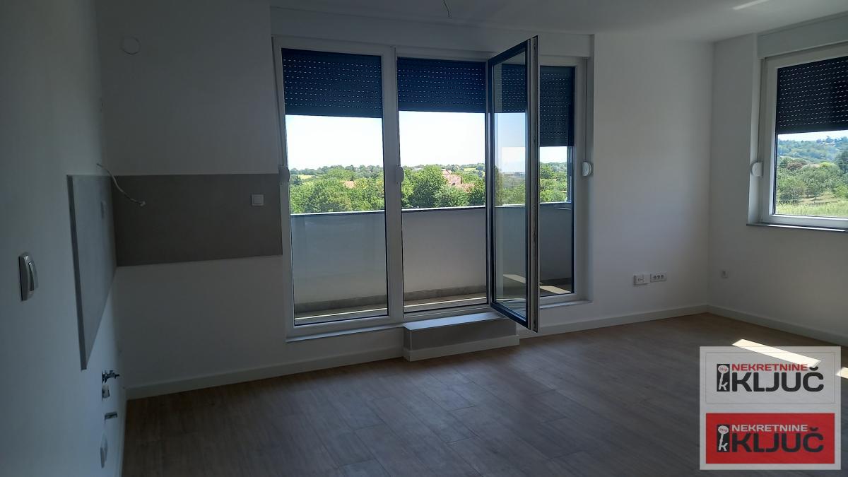 SREMSKA KAMENICA, 70m2, Četvorosoban, Nov 2