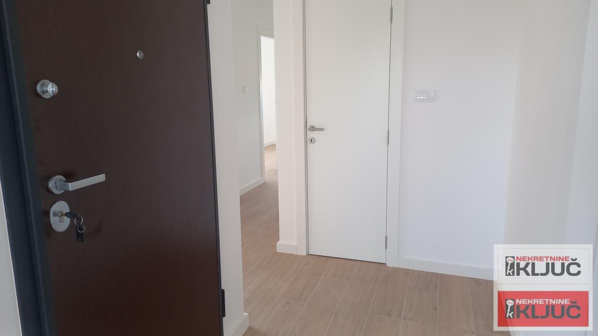 SREMSKA KAMENICA, 70m2, Četvorosoban, Nov 4