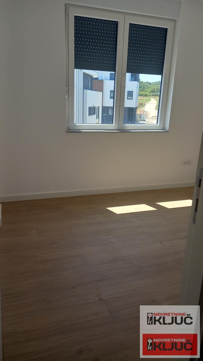 SREMSKA KAMENICA, 70m2, Četvorosoban, Nov 6