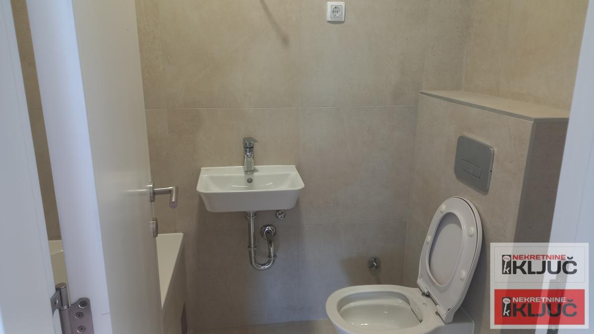 SREMSKA KAMENICA, 70m2, Četvorosoban, Nov 7