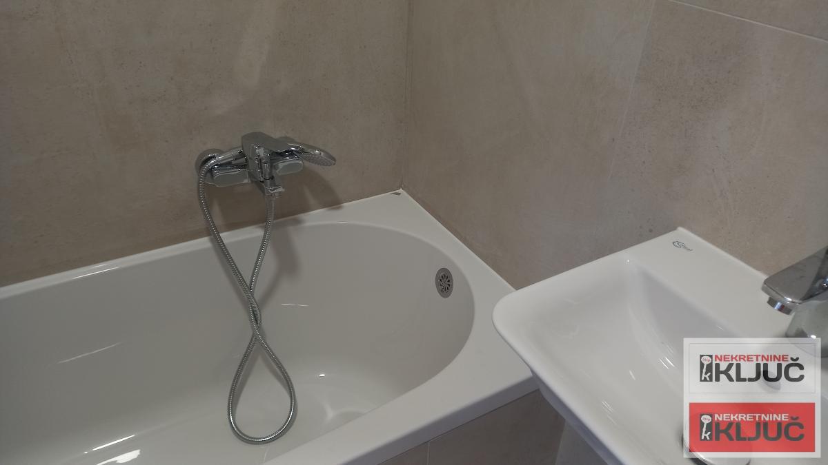 SREMSKA KAMENICA, 70m2, Četvorosoban, Nov 8