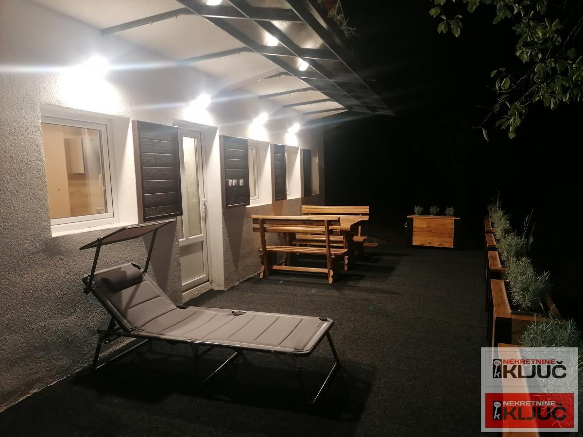 SREMSKA KAMENICA-PARAGOVO, Kuća 92m2 na placu 507m2 2