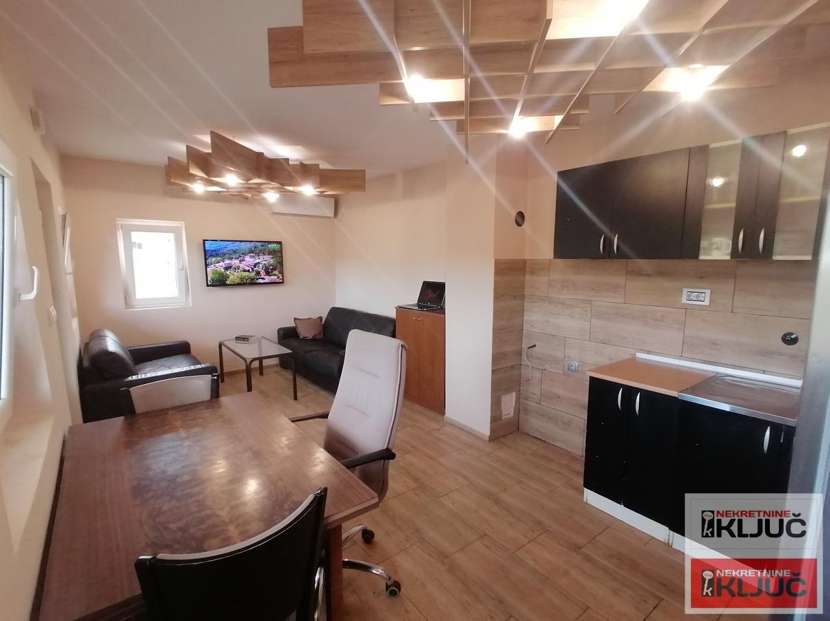 SREMSKA KAMENICA-PARAGOVO, Kuća 92m2 na placu 507m2 3