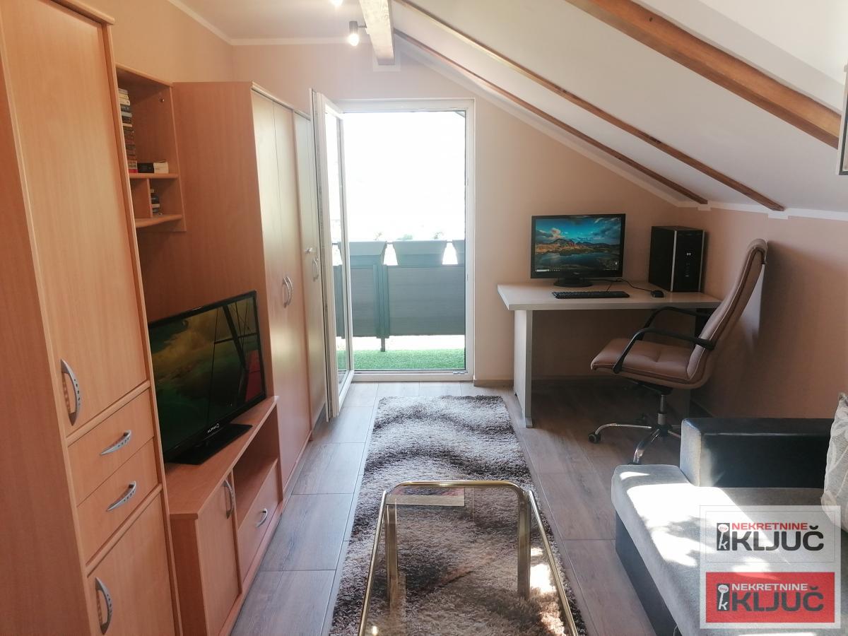 SREMSKA KAMENICA-PARAGOVO, Kuća 92m2 na placu 507m2 5