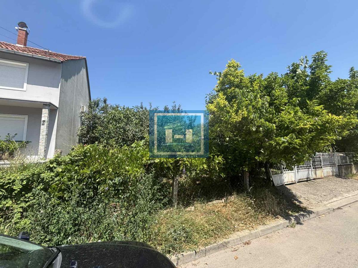 Stariji objekat za renoviranje sa izlaskom na dve ulice 3