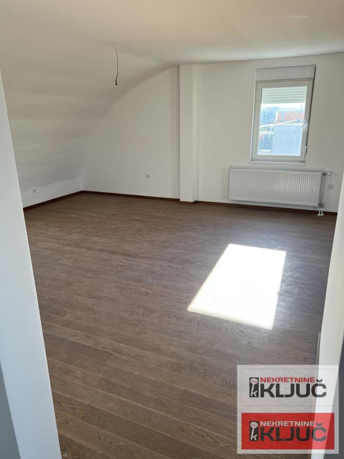 TELEP, 207m2, Petosoban, Penthouse sa pdv 21