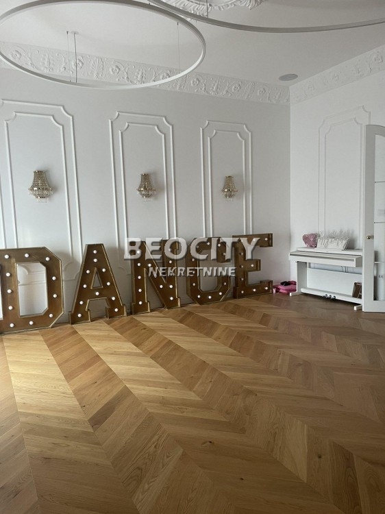 Trosoban stan, 104 m2, Novi Sad, Trg slobode ID: 116130 1