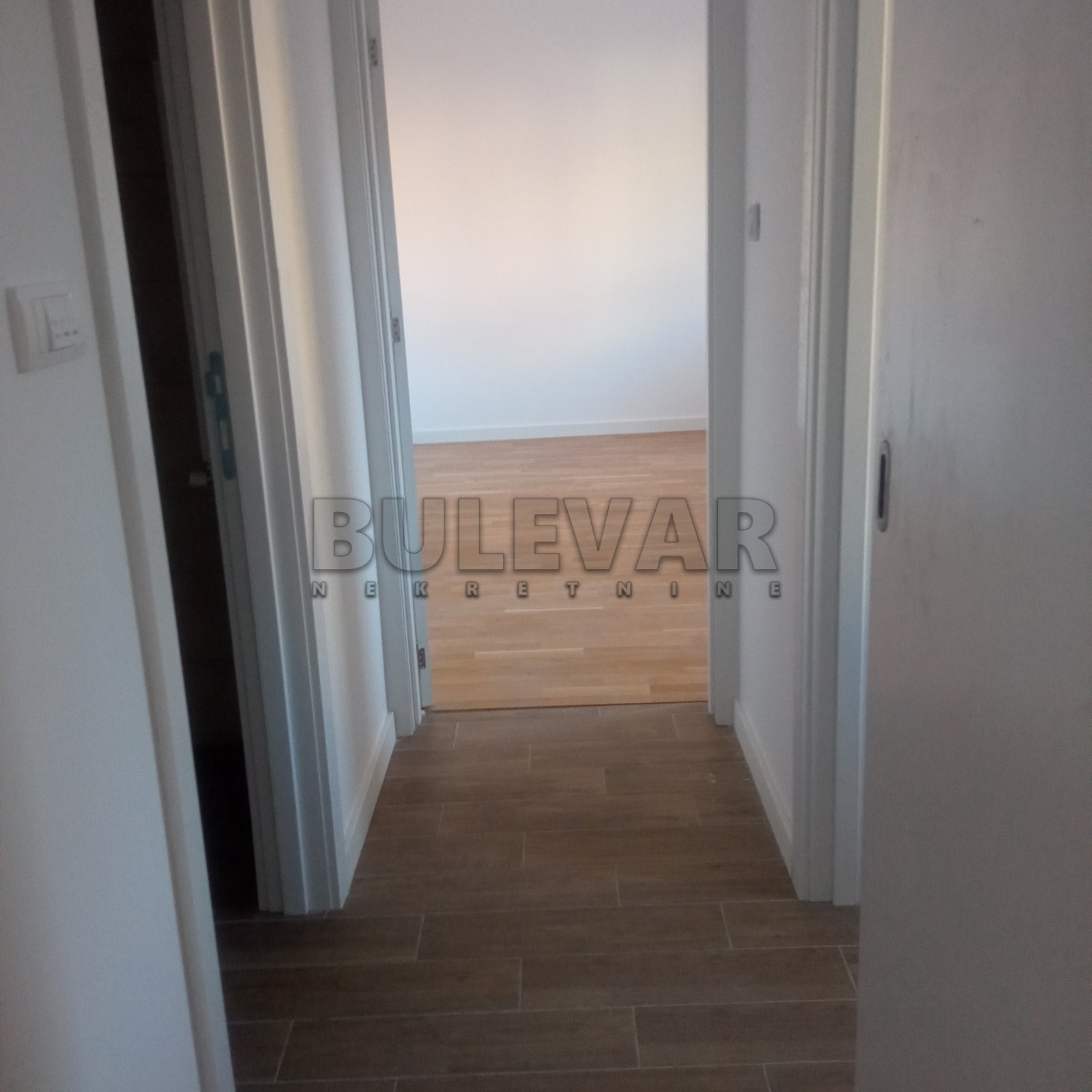 Trosoban stan, 58 m2, Centar, Milovana Gušića ID: i-012827 10