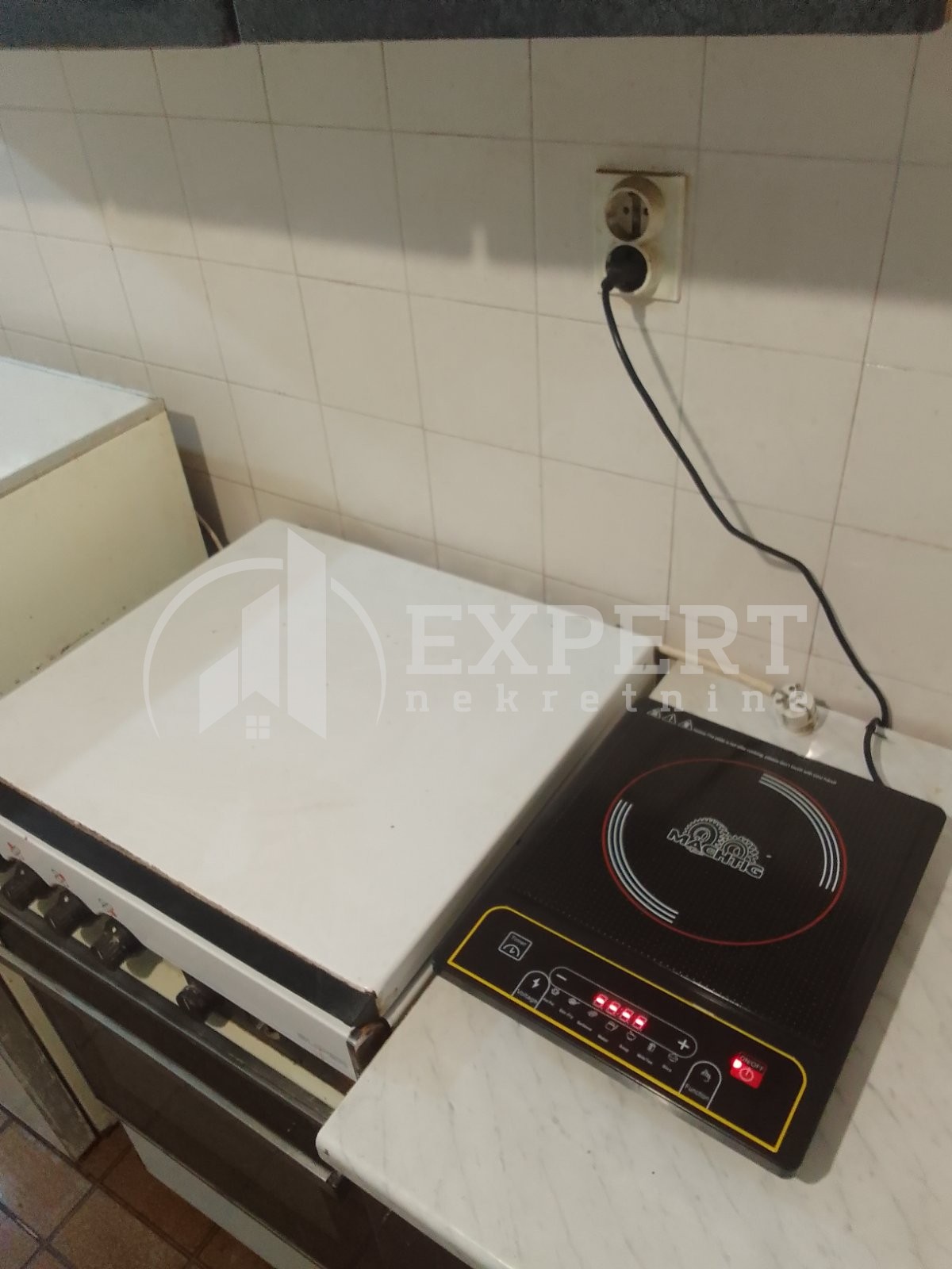 Trosoban stan, 90 m2, Trošarina, Bulevar svetog cara ID: i-09868 2