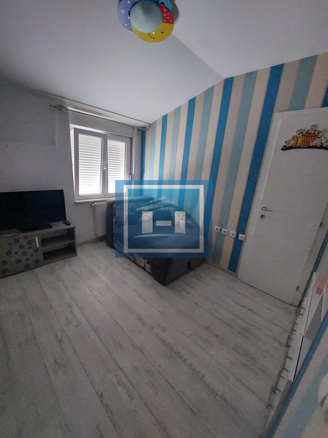 Trosoban stan u novogradnji 13