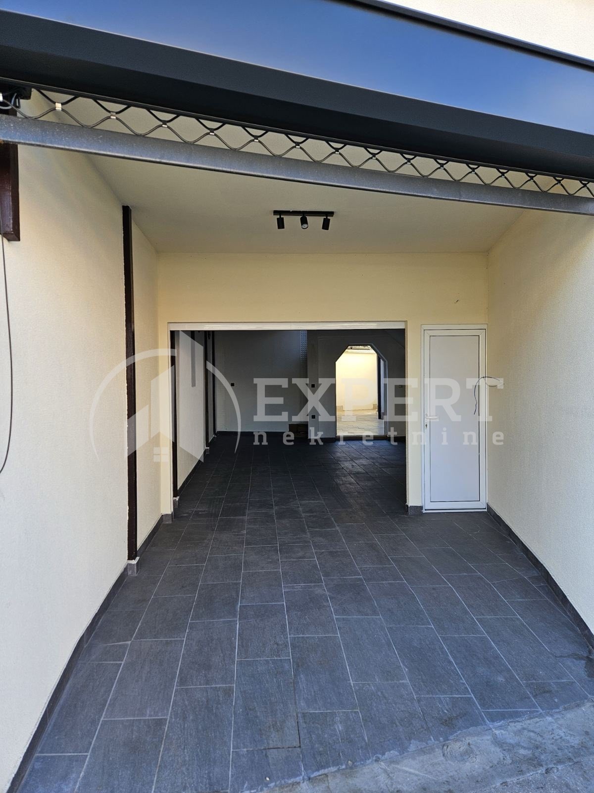 Trosobna kuća, 150 m2, Čamurlija, Bulevar 12. februar ID: i-012039 19