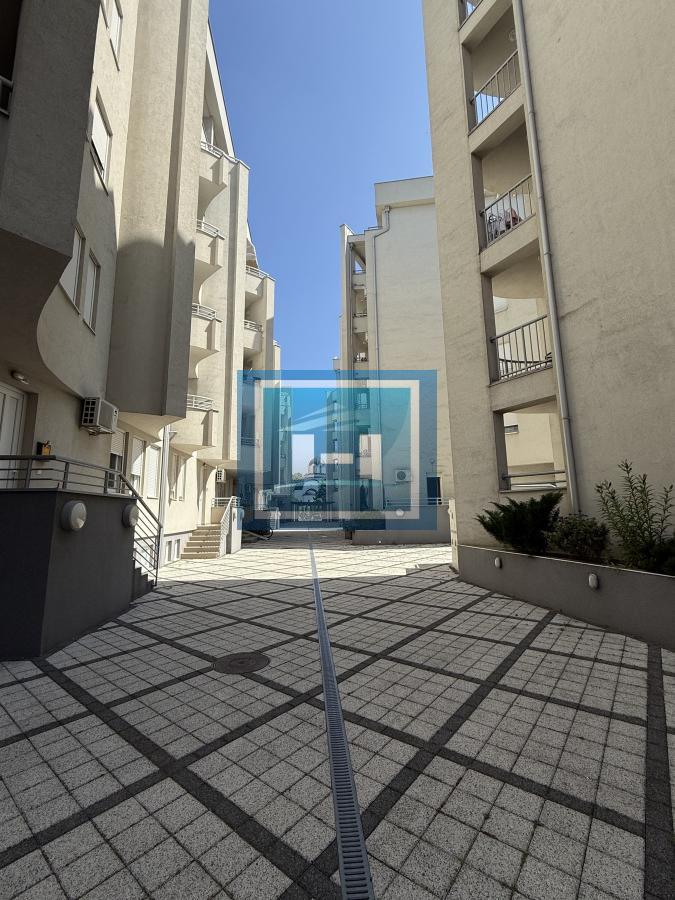 Veći luksuzan, namešten stan u Wing kompleksu- mogućnost kredita na 12 godina 1