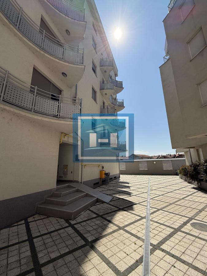 Veći luksuzan, namešten stan u Wing kompleksu- mogućnost kredita na 12 godina 2