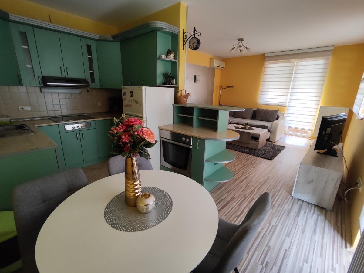 Veći,prelepo namešten jednosoban stan 1