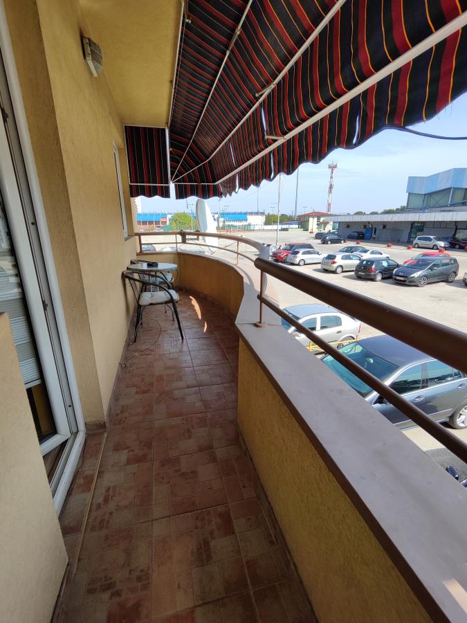 Veći,prelepo namešten jednosoban stan 17