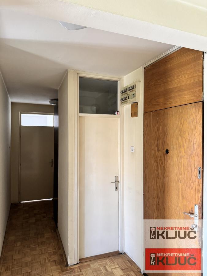 BULEVAR, 74m2, Troiposoban, Fasadna cigla, može ZA POSLOVNI PROSTOR 10