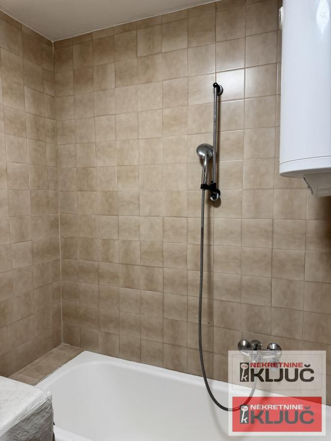 BULEVAR, 74m2, Troiposoban, Fasadna cigla, može ZA POSLOVNI PROSTOR 11