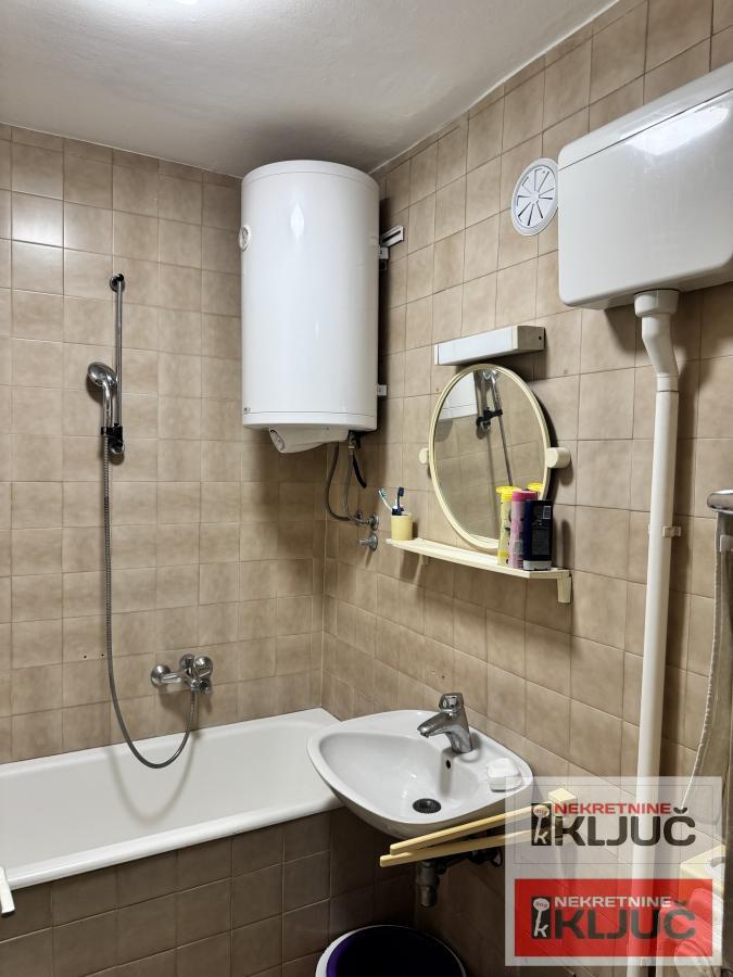 BULEVAR, 74m2, Troiposoban, Fasadna cigla, može ZA POSLOVNI PROSTOR 12