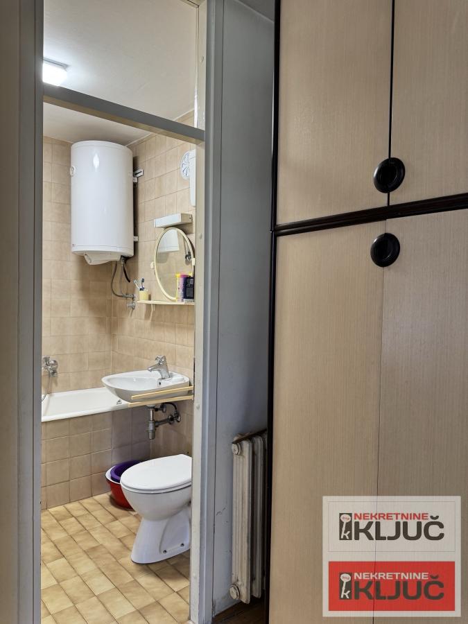 BULEVAR, 74m2, Troiposoban, Fasadna cigla, može ZA POSLOVNI PROSTOR 14