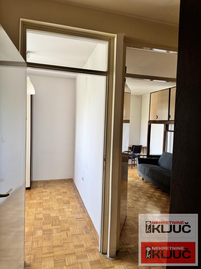 BULEVAR, 74m2, Troiposoban, Fasadna cigla, može ZA POSLOVNI PROSTOR 9