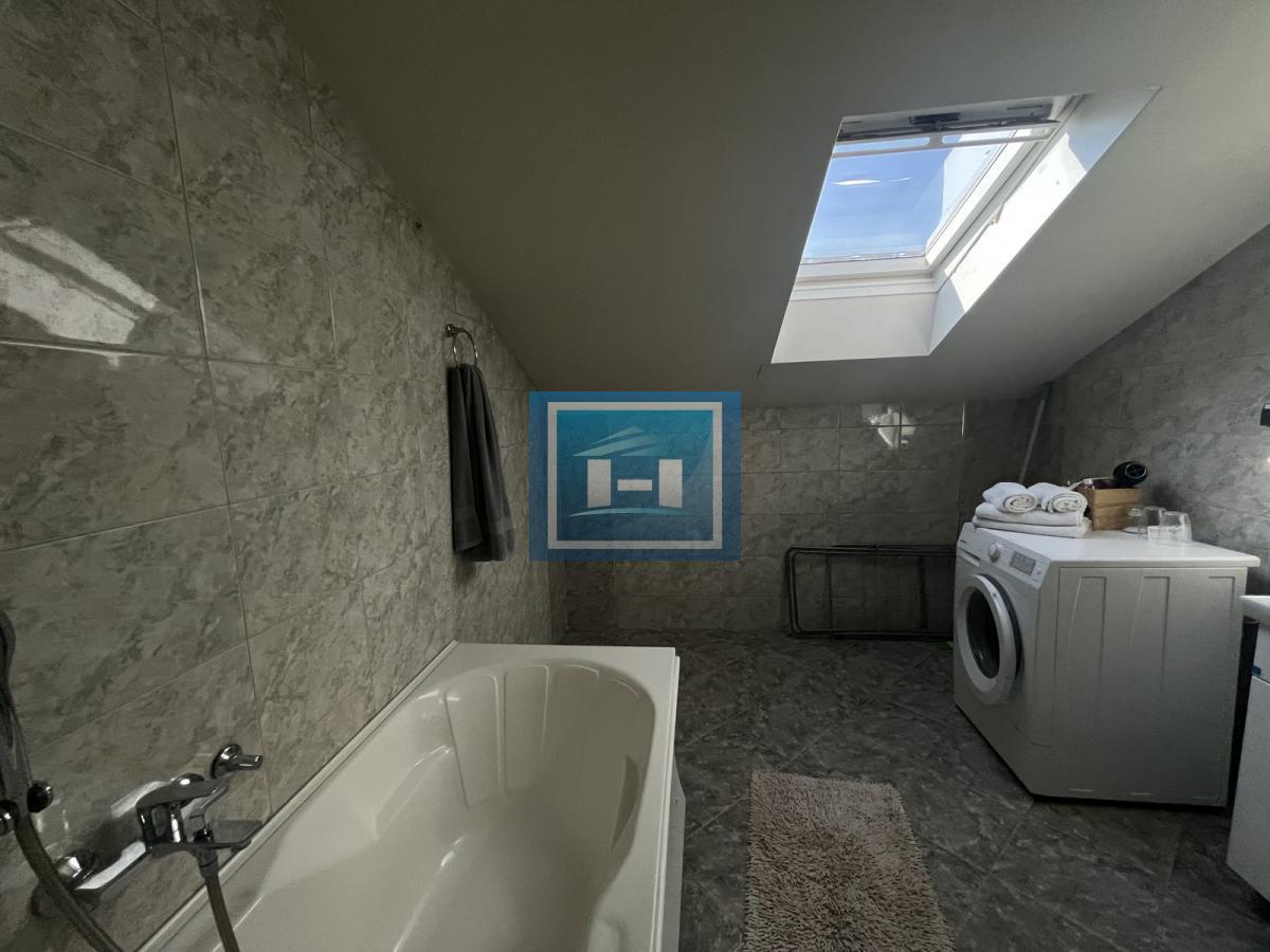 Namešten dvosoban stan u novijoj zgradi 11