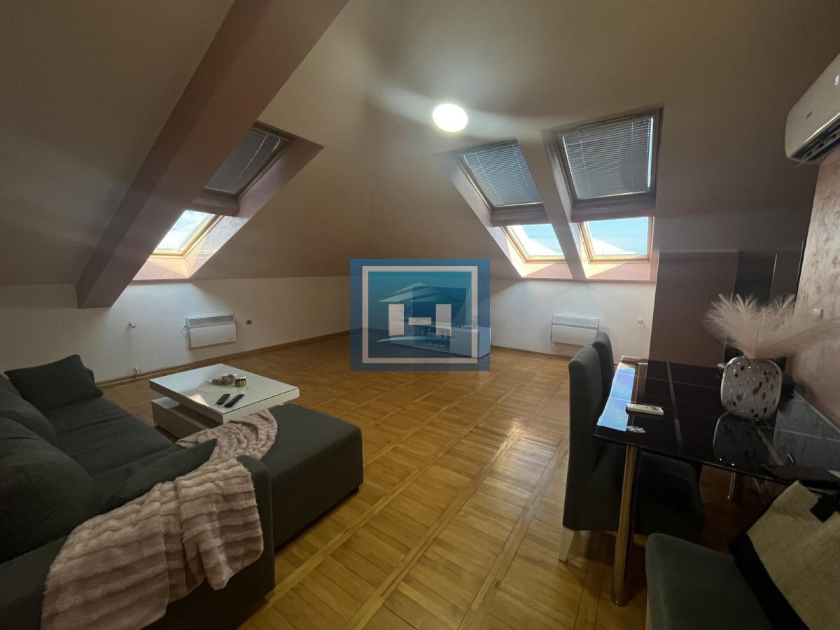 Namešten dvosoban stan u novijoj zgradi 4