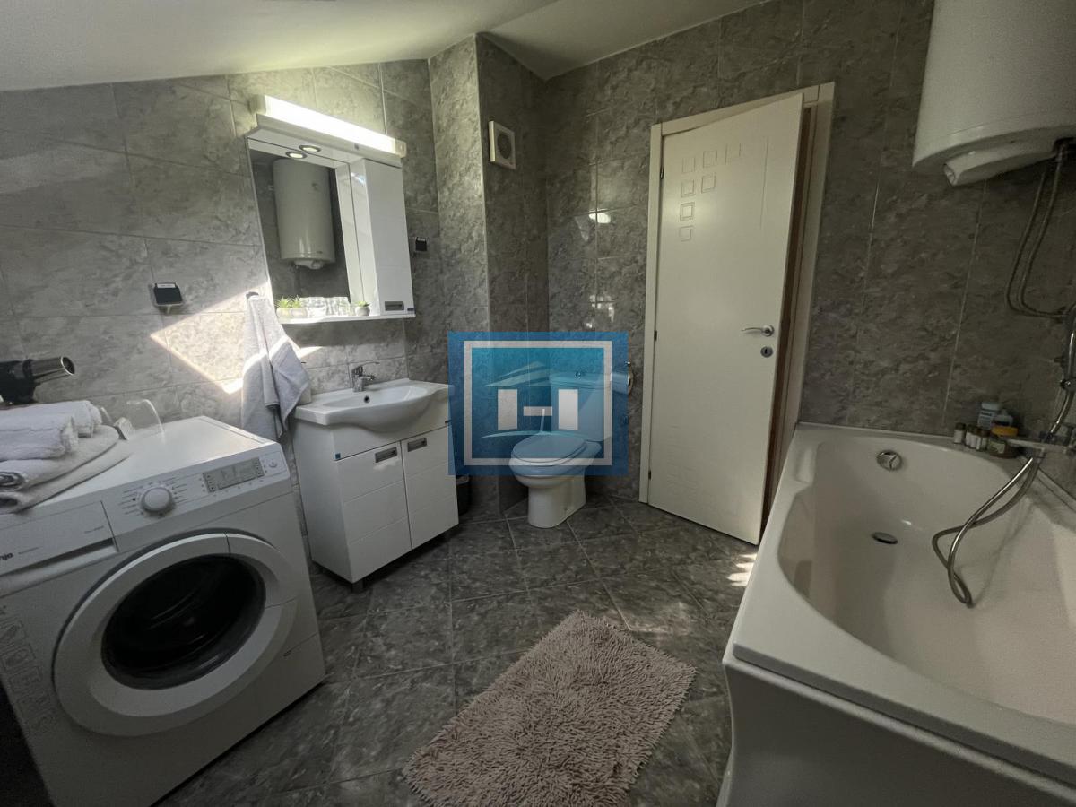 Namešten dvosoban stan u novijoj zgradi 9