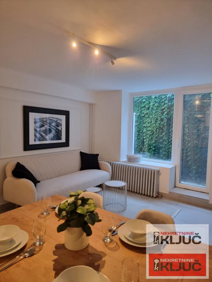 BLIZINA ZMAJ JOVINE ULICE-PEŠAČKA ZONA, 61m2, Dvosoban, Renoviran, Namešten 1