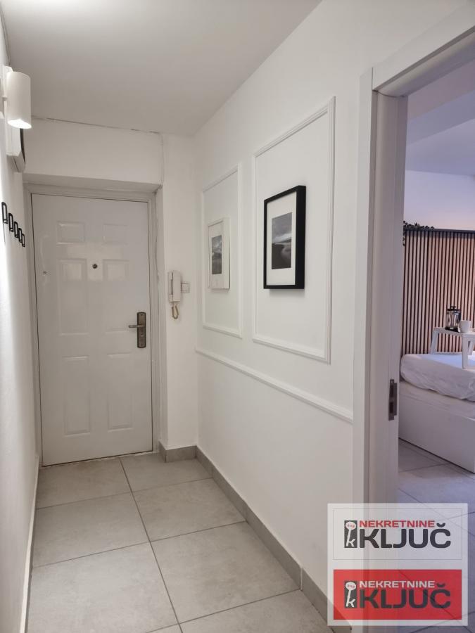 BLIZINA ZMAJ JOVINE ULICE-PEŠAČKA ZONA, 61m2, Dvosoban, Renoviran, Namešten 11