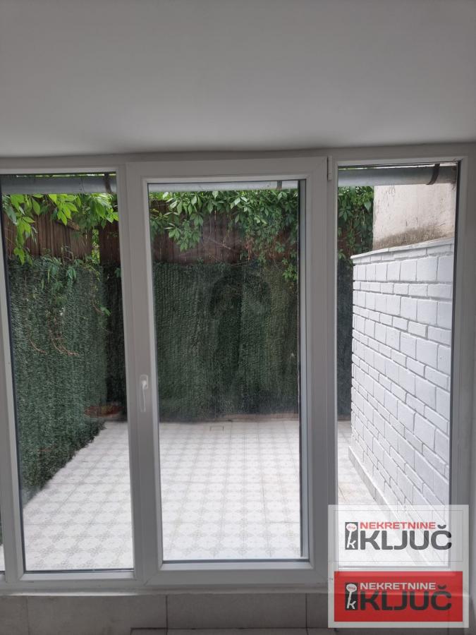 BLIZINA ZMAJ JOVINE ULICE-PEŠAČKA ZONA, 61m2, Dvosoban, Renoviran, Namešten 12