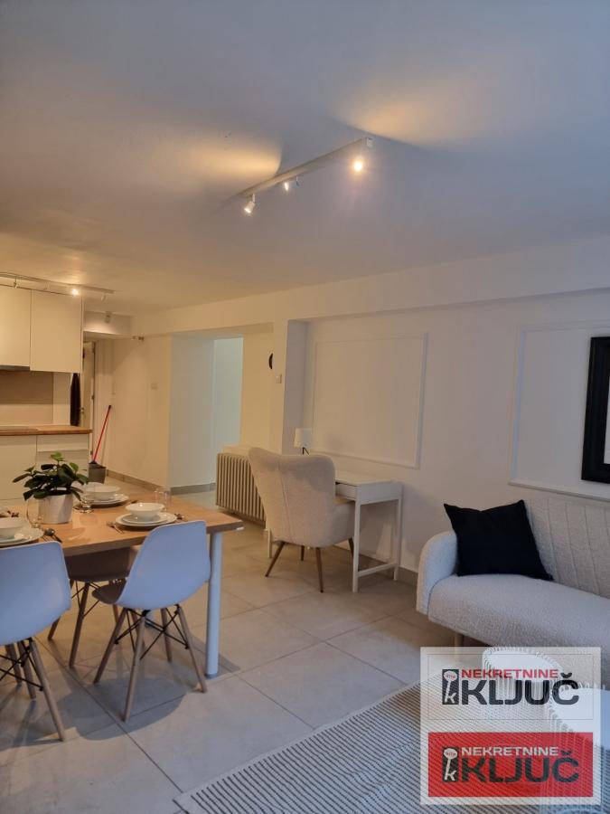 BLIZINA ZMAJ JOVINE ULICE-PEŠAČKA ZONA, 61m2, Dvosoban, Renoviran, Namešten 2