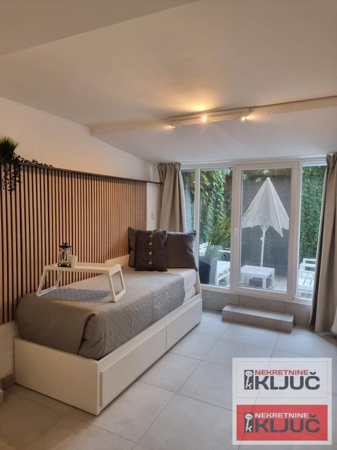 BLIZINA ZMAJ JOVINE ULICE-PEŠAČKA ZONA, 61m2, Dvosoban, Renoviran, Namešten 3