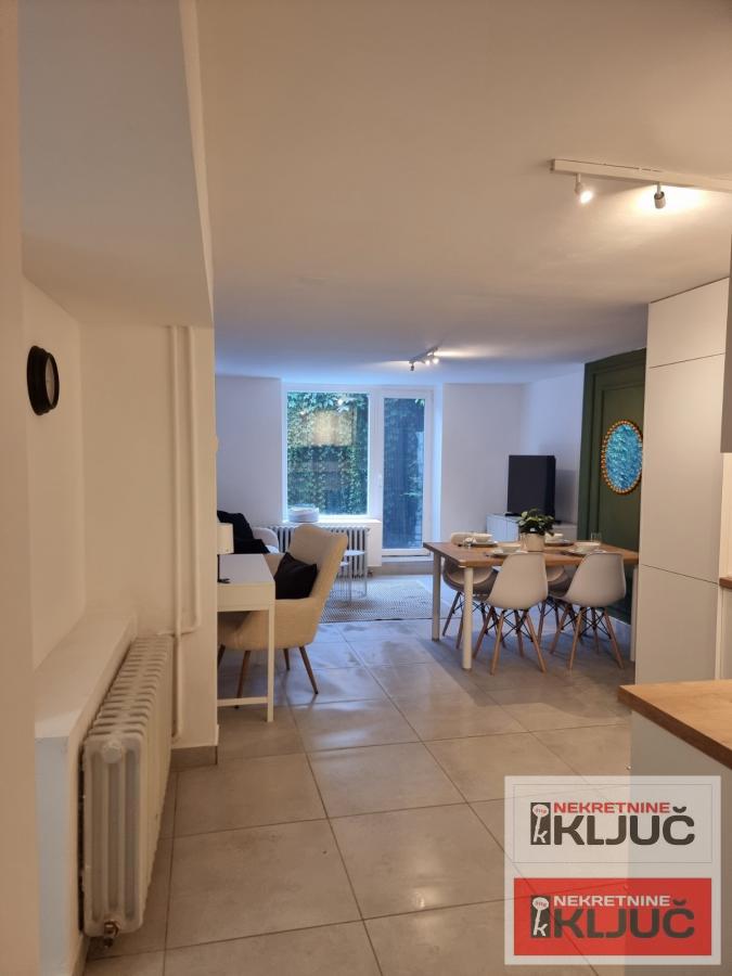 BLIZINA ZMAJ JOVINE ULICE-PEŠAČKA ZONA, 61m2, Dvosoban, Renoviran, Namešten 6