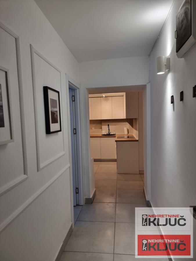 BLIZINA ZMAJ JOVINE ULICE-PEŠAČKA ZONA, 61m2, Dvosoban, Renoviran, Namešten 8