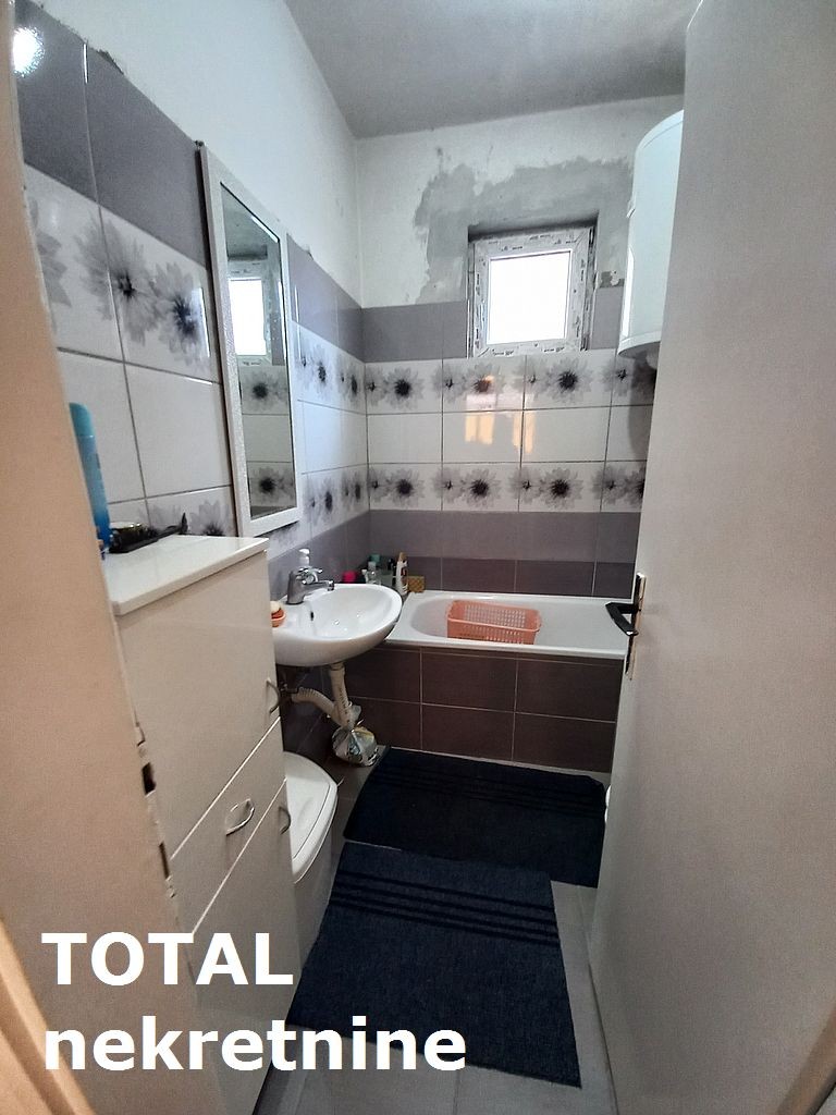 Kuca,NOVI SAD,ADICE,kv: 180.00, € 220000, ID: 3089887 17