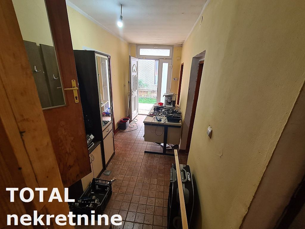 Kuca,PETROVARADIN,SADOVI,kv: 200.00, € 185400, ID: 3090173 3