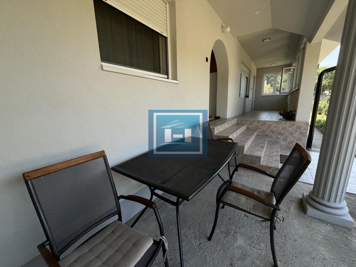 Na prodaju nova kuća 10 km od grada – legalizovana, useljiva i odmah dostupna 16